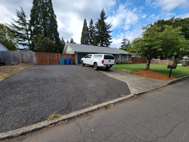 8111 NE 27th St in Vancouver, WA - Building Photo - Building Photo
