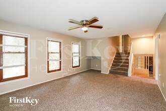 5813 NW Aspen Ln in Kansas City, MO - Building Photo - Building Photo