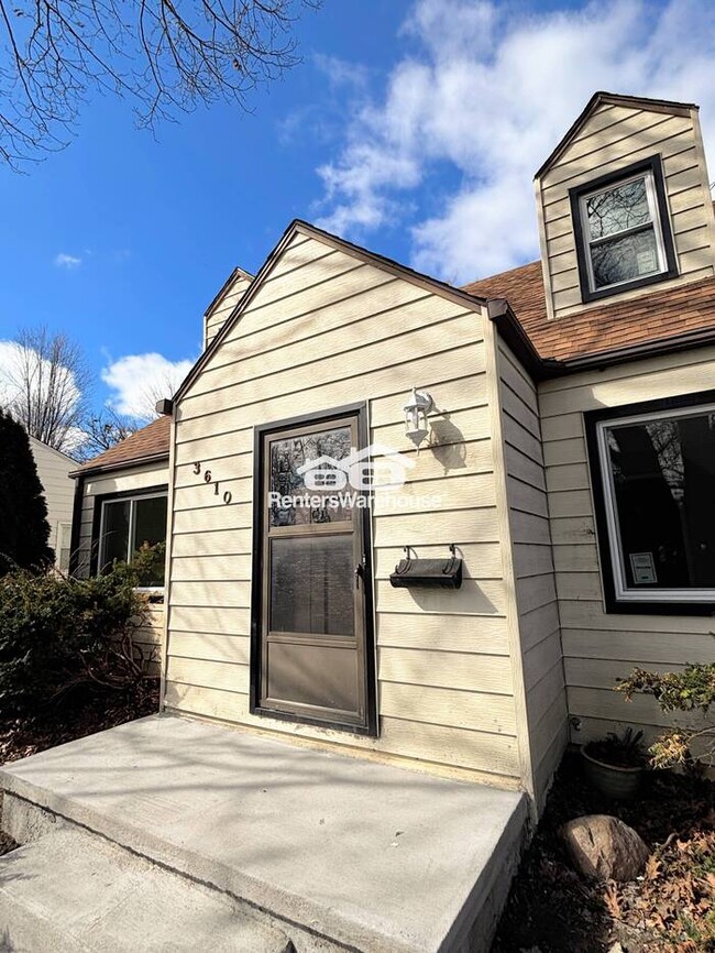 3610 64th St in Urbandale, IA - Building Photo - Building Photo