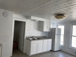 60 George St, Unit 2 in Troy, NY - Building Photo - Building Photo