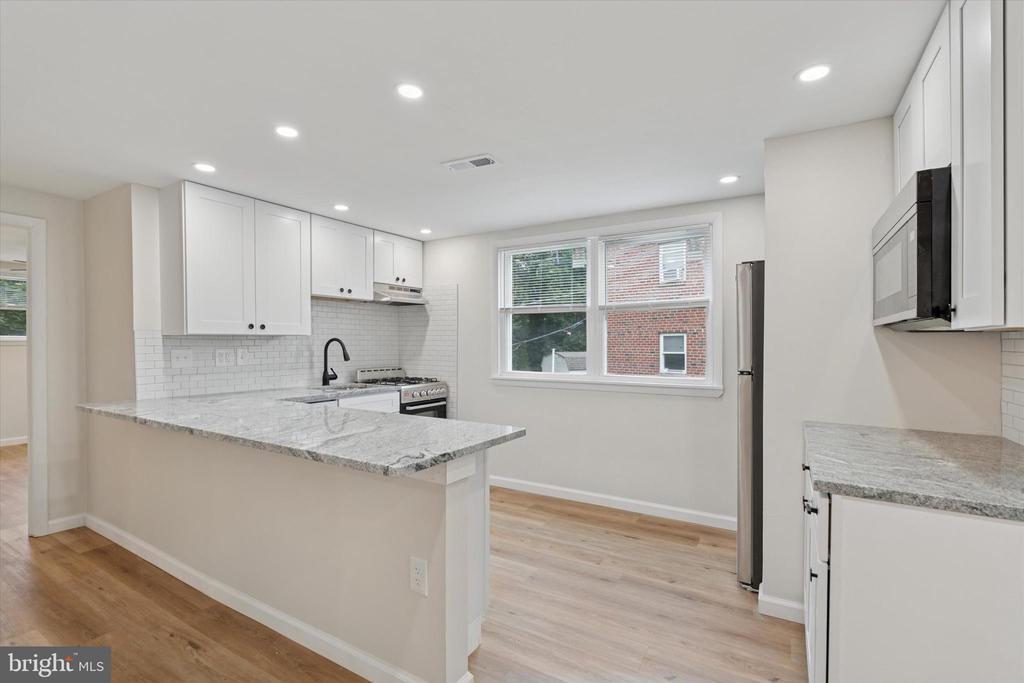 421 W Jefferson St in Media, PA - Building Photo