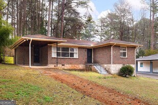 3178 Pinehill Dr in Decatur, GA - Building Photo