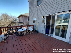 77 Rock Glen Rd in Medford, MA - Foto de edificio - Building Photo