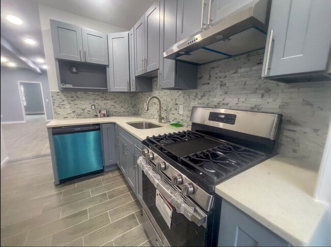 213 Martin Luther King Jr Dr, Unit Apartment 3