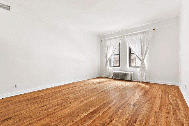 property at 33 E 22nd St