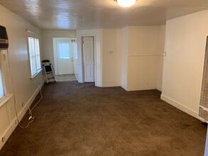 1809-1811 Buena Vista St in Bakersfield, CA - Building Photo - Building Photo