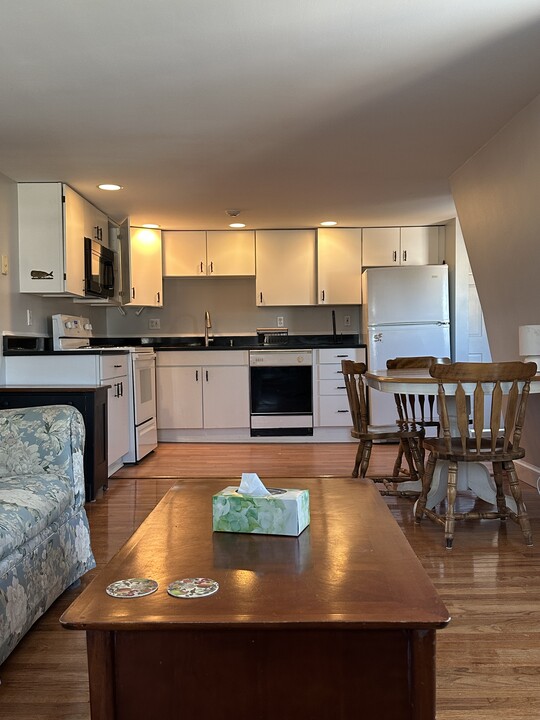 38 Moseley Ave in Newburyport, MA - Building Photo