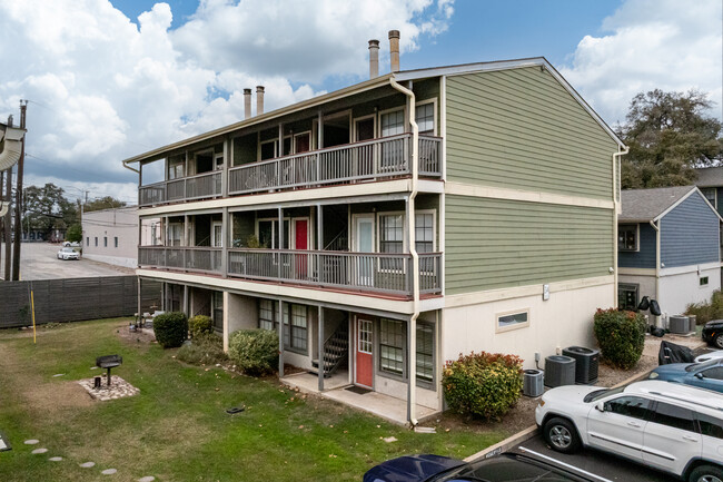 Travis Oaks Condominiums in Austin, TX - Building Photo - Primary Photo