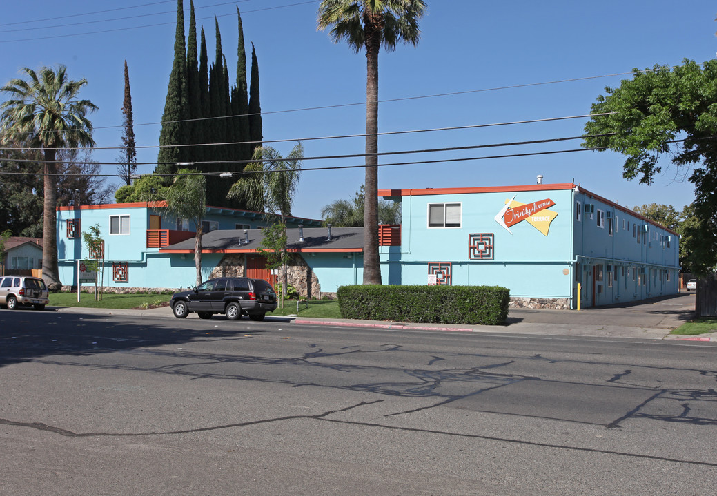 Terrace Apartments At The Cottage in Modesto, CA - Foto de edificio