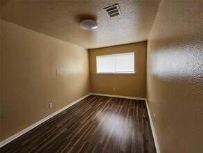 4311 Yellowstone Blvd in Houston, TX - Building Photo - Building Photo