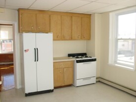 2 Malden St, Unit #5 in Revere, MA - Building Photo - Building Photo