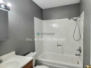 137 Elm St NE in Brewster, OH - Building Photo - Building Photo