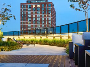 175 E 96th St in New York, NY - Foto de edificio - Building Photo