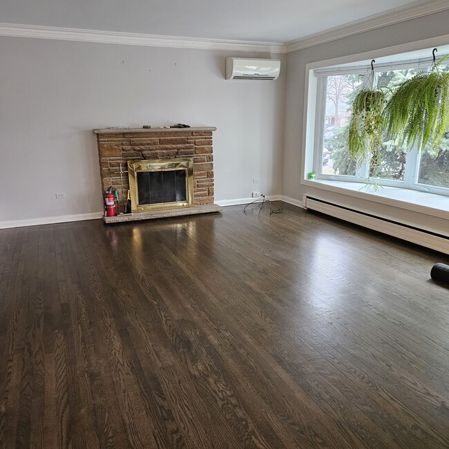 5852 N Melvina Ave in Chicago, IL - Foto de edificio - Building Photo