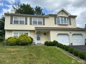26 Netherwood Cir in Edison, NJ - Building Photo - Building Photo