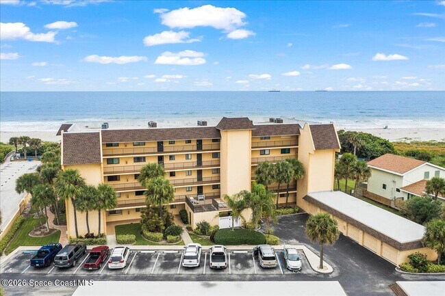 555 Jackson Ave in Cape Canaveral, FL - Foto de edificio - Building Photo