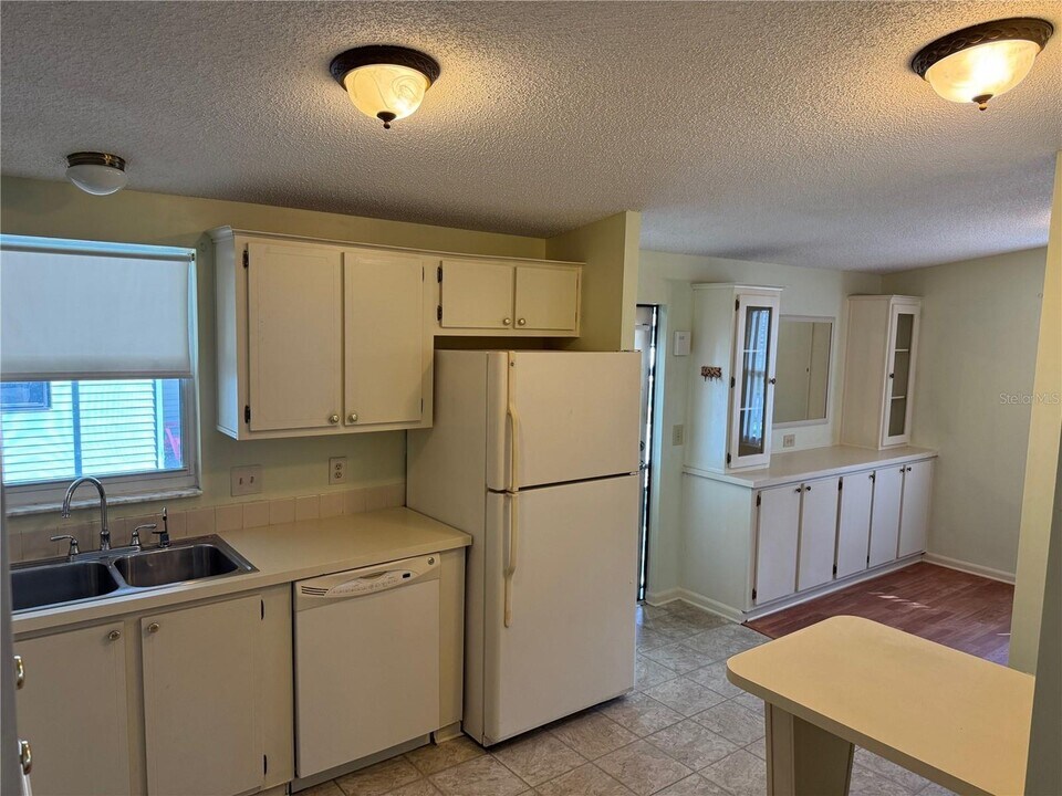 1311 E Schwartz Blvd in Lady Lake, FL - Building Photo