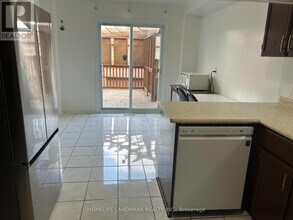 5235 Astwell Ave in Mississauga, ON - Building Photo - Building Photo