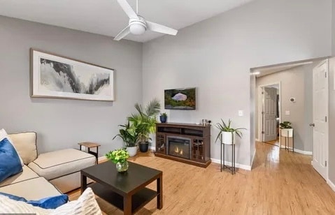 912 W 66th St in Minneapolis, MN - Foto de edificio - Building Photo