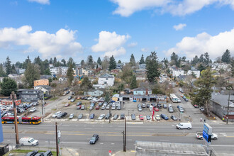 8801 Aurora Ave N in Seattle, WA - Building Photo - Building Photo