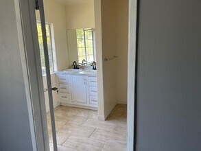 15013 Hartsook St, Unit Main House in Sherman Oaks, CA - Foto de edificio - Building Photo