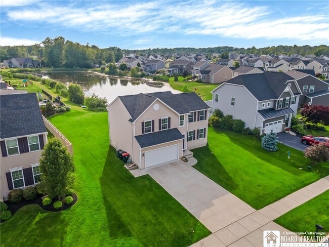 27 Middlebury Ln in Lancaster, NY - Building Photo - Building Photo