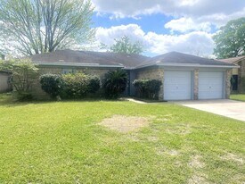 410 Buoy Rd in Webster, TX - Building Photo