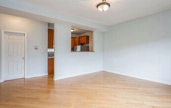 4650 N Saint Louis Ave, Unit 3C in Chicago, IL - Building Photo - Building Photo