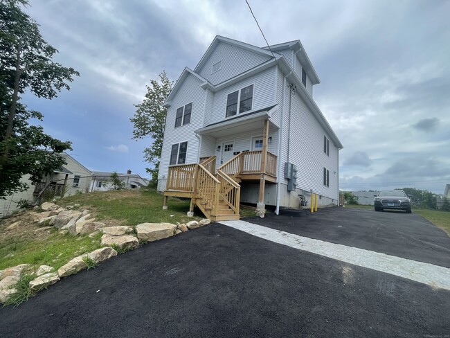350 Pleasantview Ave in Bridgeport, CT - Building Photo - Building Photo