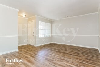 6530 Gentle River Dr in Dallas, TX - Foto de edificio - Building Photo