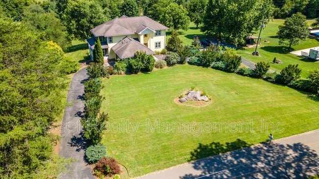 2084 Allenridge Dr in Pigeon Forge, TN - Building Photo - Building Photo