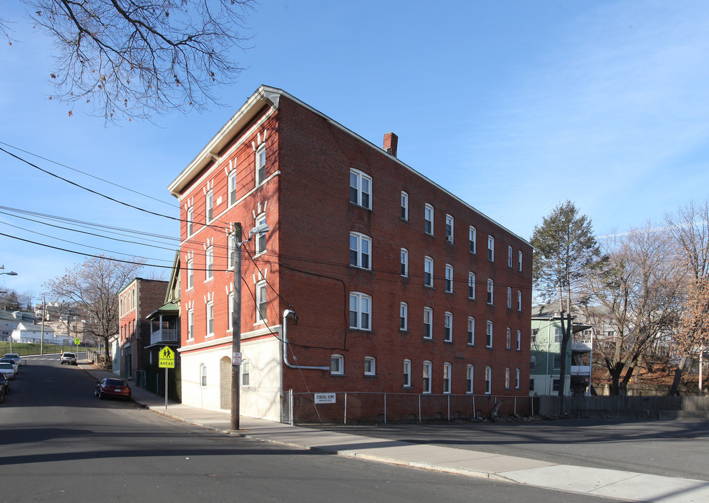 344 Washington Ave in Waterbury, CT - Building Photo