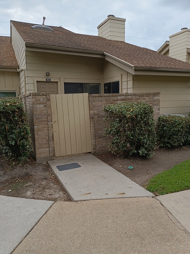 3152 Windchase Blvd in Houston, TX - Building Photo - Building Photo