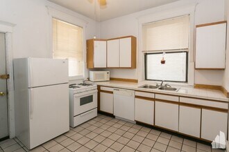 3521 N Wilton Ave, Unit 2F in Chicago, IL - Foto de edificio - Building Photo