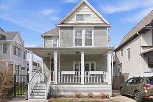 1828 W Berenice Ave in Chicago, IL - Building Photo