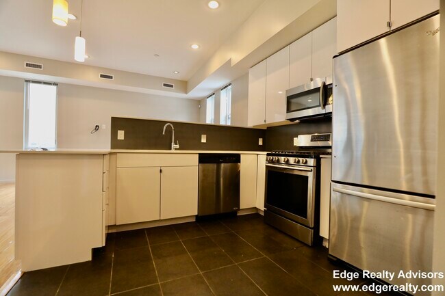 17 Greylock Rd, Unit 1 in Boston, MA - Building Photo - Building Photo