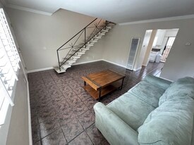 1126 W 37th Pl, Unit 1 in Los Angeles, CA - Building Photo