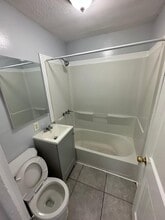 1528 Mount Herman St in Jacksonville, FL - Foto de edificio - Building Photo