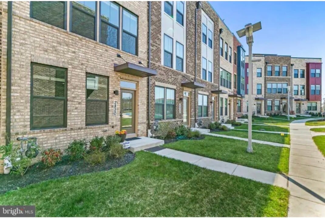 2820 Arts Vista Blvd in Hillcrest Heights, MD - Building Photo