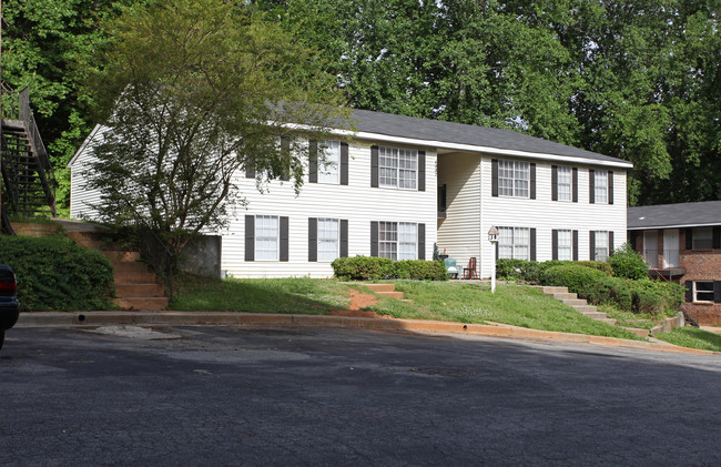 Lilburn Village Apartments in Lilburn, GA - Building Photo - Building Photo