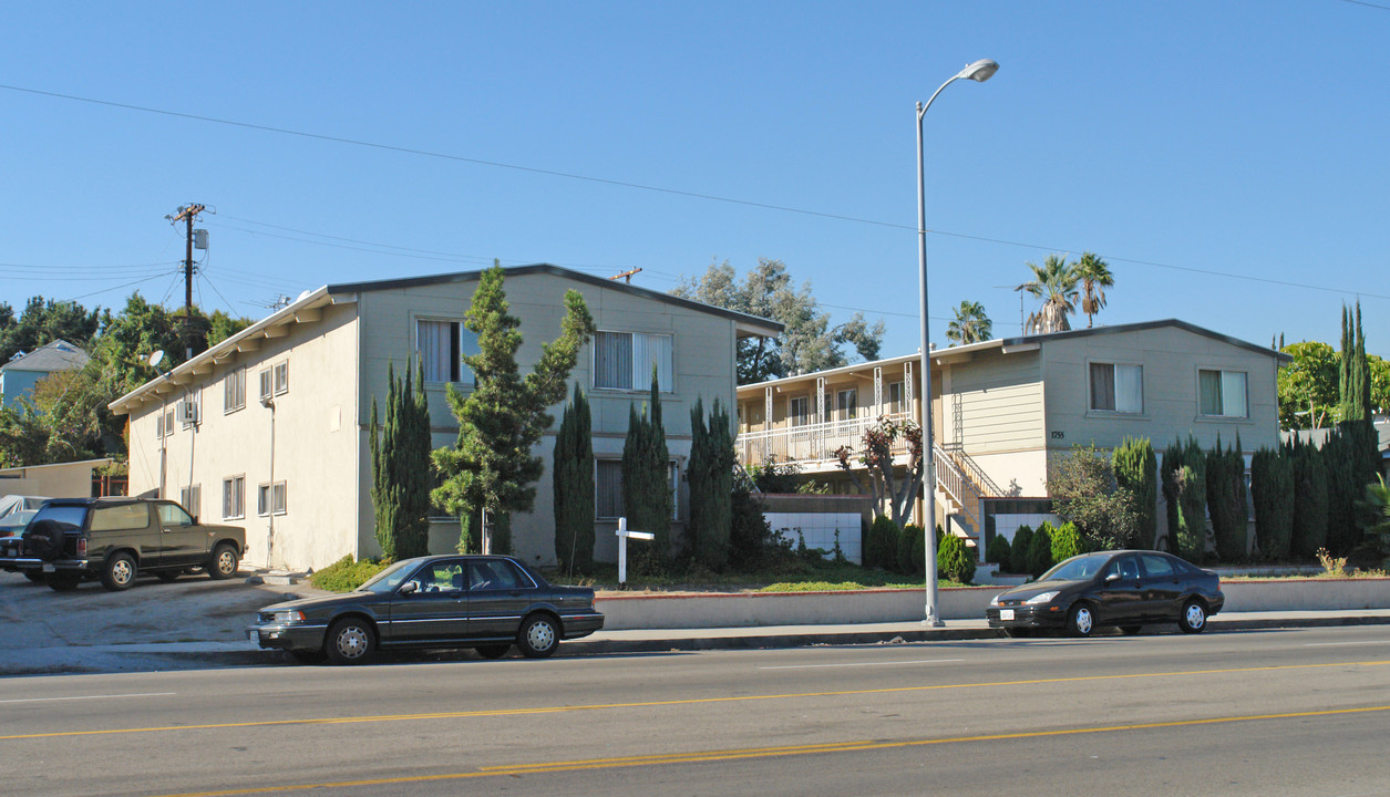 1755 S Robertson Blvd in Los Angeles, CA - Building Photo