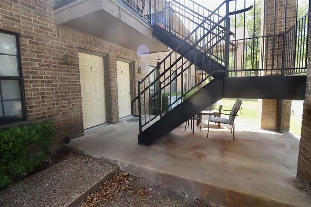 511 W Oak St in Weatherford, TX - Building Photo - Building Photo