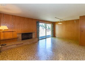 5101 Royal Ave in Eugene, OR - Foto de edificio - Building Photo