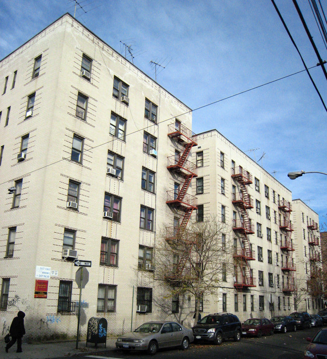 3905 Carpenter Ave in Bronx, NY - Building Photo - Building Photo