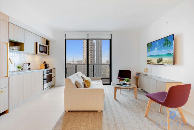 601 NE 1st Ave in Miami, FL - Building Photo - Building Photo