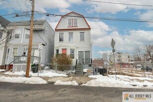 410 Chadwick Ave in Newark, NJ - Building Photo