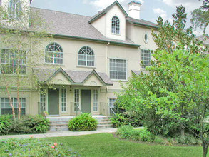 Plaza At River Oaks in Houston, TX - Building Photo - Building Photo