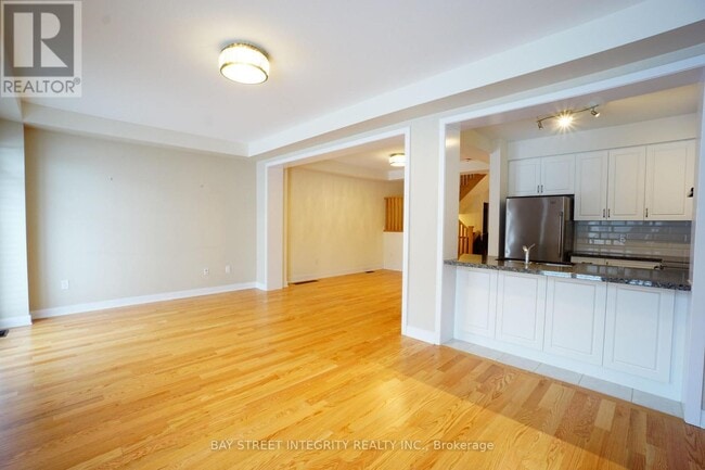 49 Badgerow Way in Aurora, ON - Building Photo - Building Photo