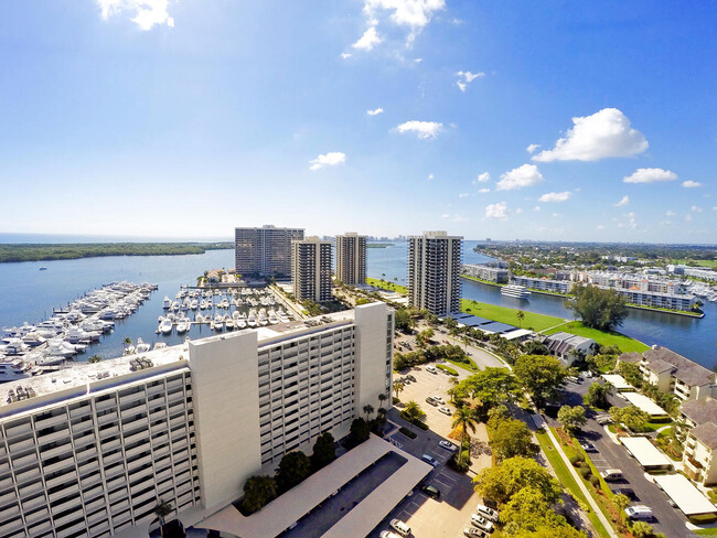 120 Lakeshore Dr in North Palm Beach, FL - Foto de edificio - Building Photo