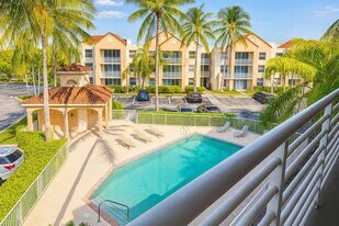 2711 Ocean Club Blvd in Hollywood, FL - Building Photo